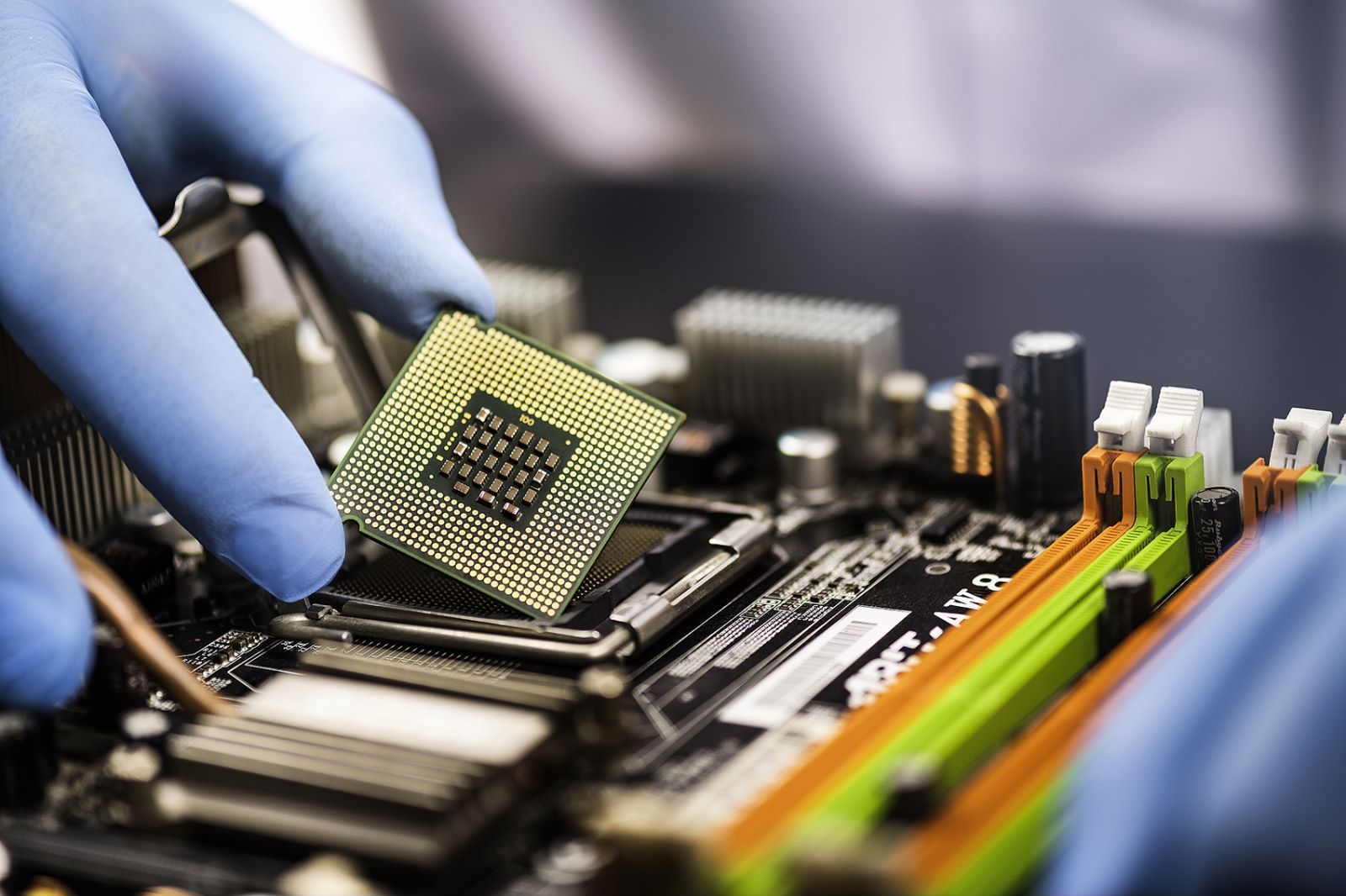 AMD重磅發布新一代AI PC芯片，欲在這一領域取得領先地位！公司股價漲近2%(圖5)
